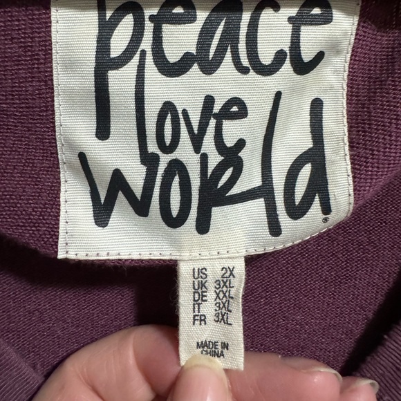 Peace Love World 2X sweater - Picture 5 of 5